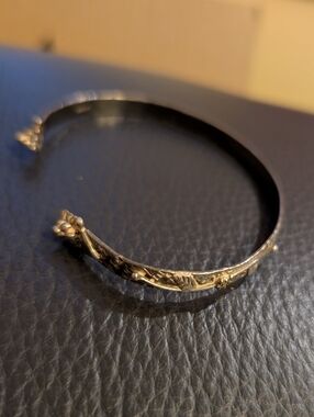 Vintage West Indian Sterling Silver Cuff Bangle - Floral Etched Berry Head Desig